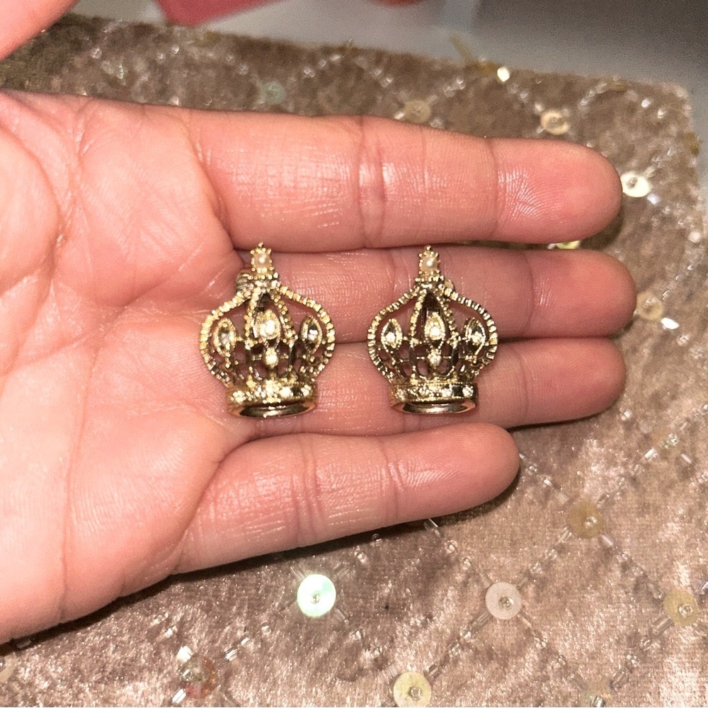 Elegant Vintage Gold Crown Clip on Earrings